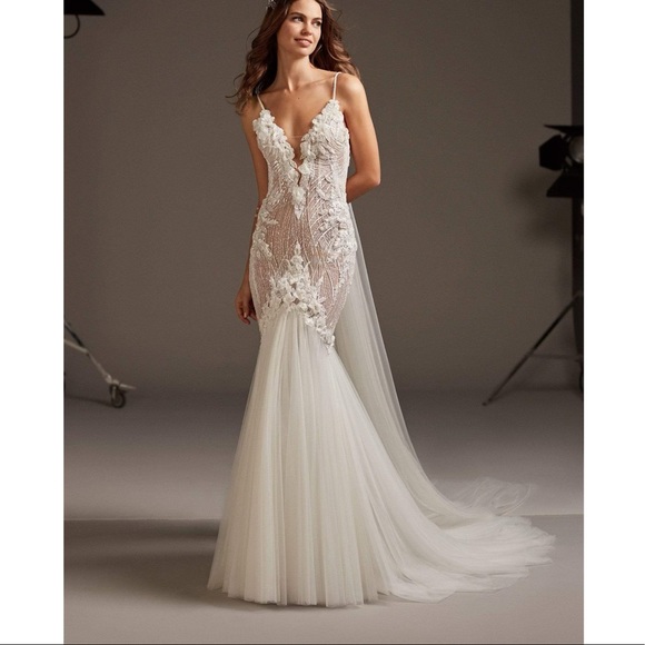 Karoza Wedding Dress, Galaeetea - Picture 1 of 7